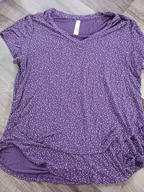 Latched Mama Purple Short-Sleeve V-Neck Nursing Tee with White Dot Print
